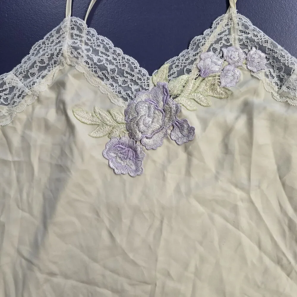 Linea Donatella Lingerie Top NWT Floral Embroidery Size Small (A40)